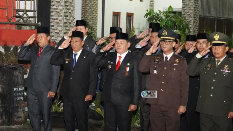 Bupati dan Wakil Bupati Hadiri Apel Kehormatan dan Renungan Suci di TMP Puruk Cahu