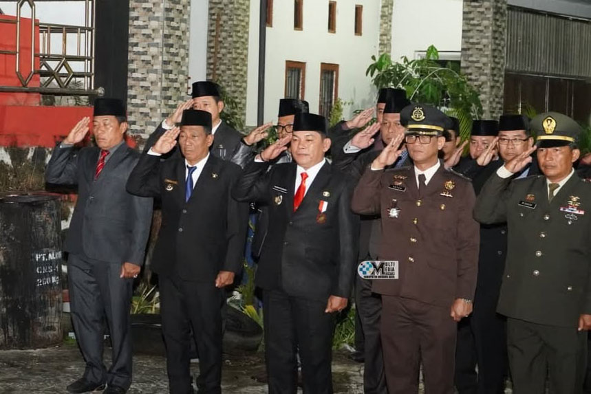 Bupati dan Wakil Bupati Hadiri Apel Kehormatan dan Renungan Suci di TMP Puruk Cahu