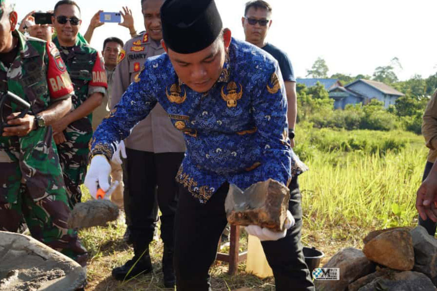 Rahmanto Muhidin Laksanakan Peletakan Batu Pertama Koperasi Merah Putih di Kabupaten Mura