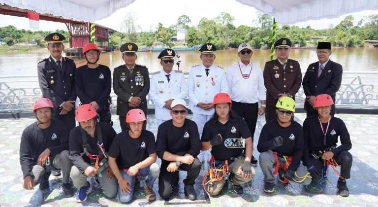 HUT Ke–80 RI di Murung Raya Dirangkai Pengibaran Merah Putih Raksasa