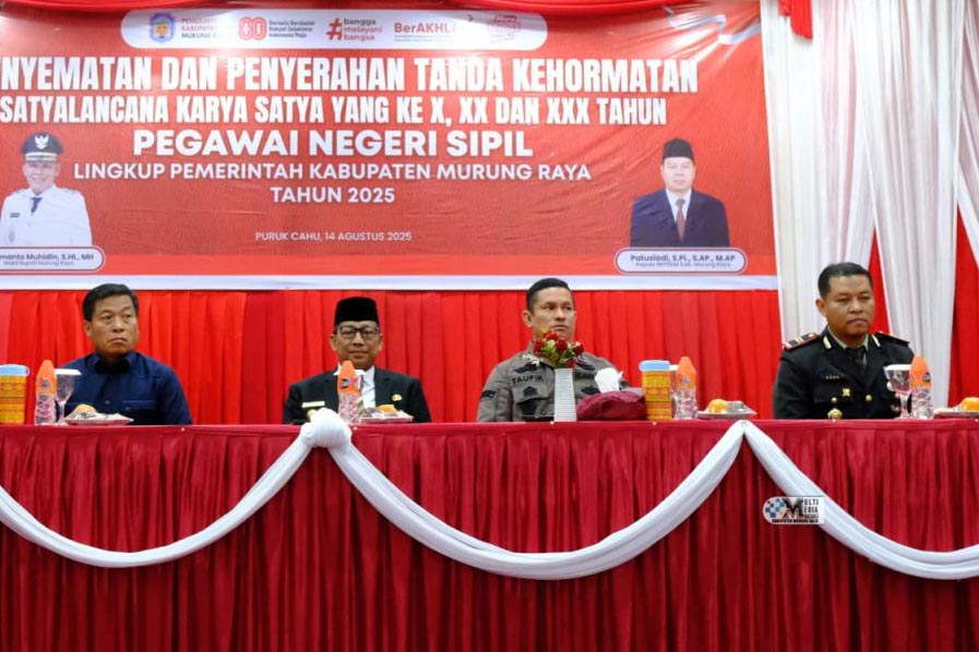 ASN Terima Tanda Kehormatan Satyalancana Karya Satya, Ini Pesan Bupati Mura