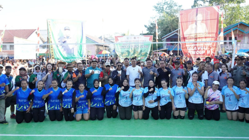 Berlangsung Meriah, Bupati Heriyus Hadiri Pertandingan Final Bola Voli Muara Tuhup CUP-02