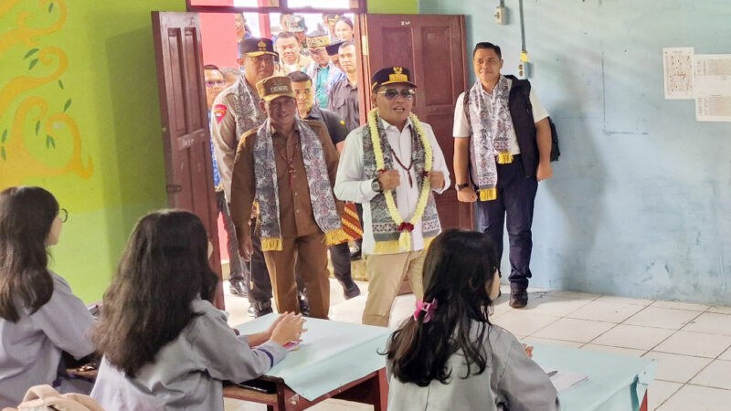 Bupati Mura Dampingi Kunker Gubernur Kalteng ke SMAN 1 Puruk Cahu