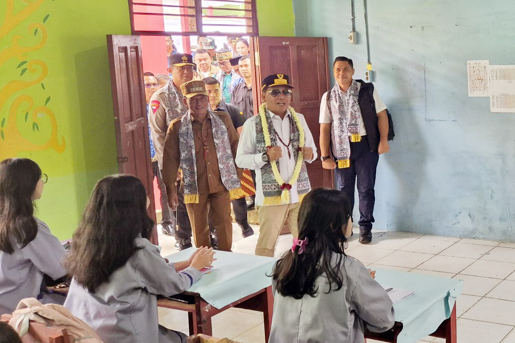 Bupati Mura Dampingi Kunker Gubernur Kalteng ke SMAN 1 Puruk Cahu