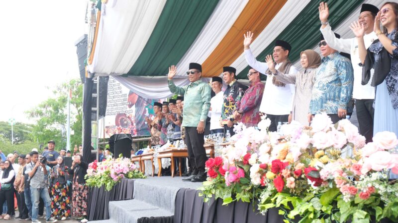 Bupati Mura Heriyus Hadiri Pawai Taaruf MTQH XXXIII di Barito Utara