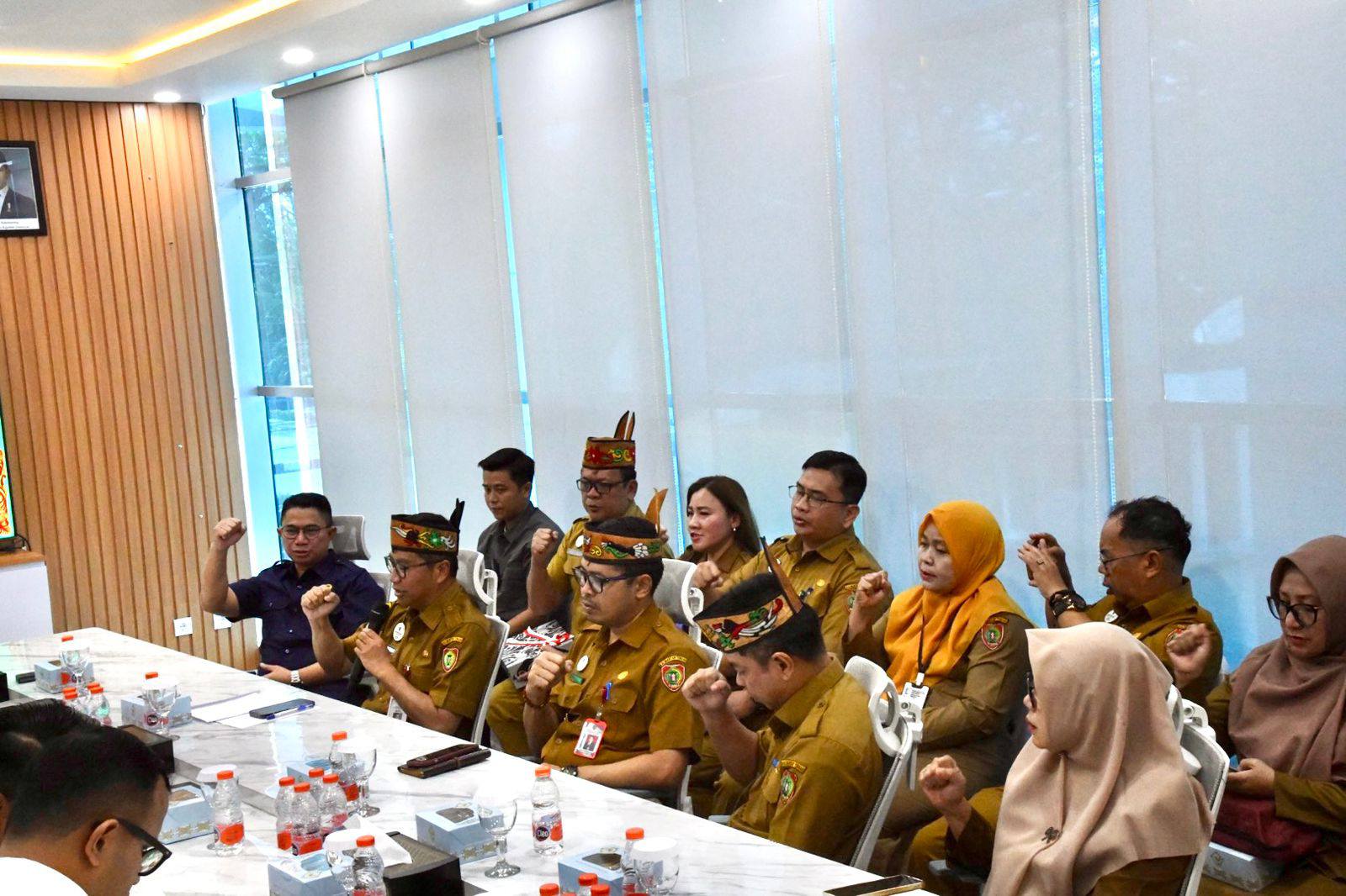 BPK Serahkan LHP Kepatuhan Semester II Tahun 2025 kepada Pemprov dan DPRD Kalteng