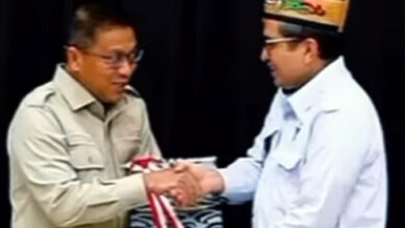 Ketua DPRD Kota Palangka Raya Subandi Terima LHP Kinerja dan DTT Semester II Tahun 2025