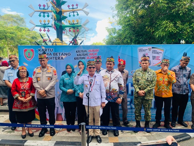 Gubernur Kalteng Agustiar Sabran Lepas Bansos Kartu Huma Betang Sejahtera