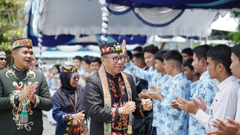 Plt. Kadisdik Muhammad Reza Prabowo Dampingi Plt. Sekda Kalteng Kunjungi SMAN 2 Kuala Kapuas