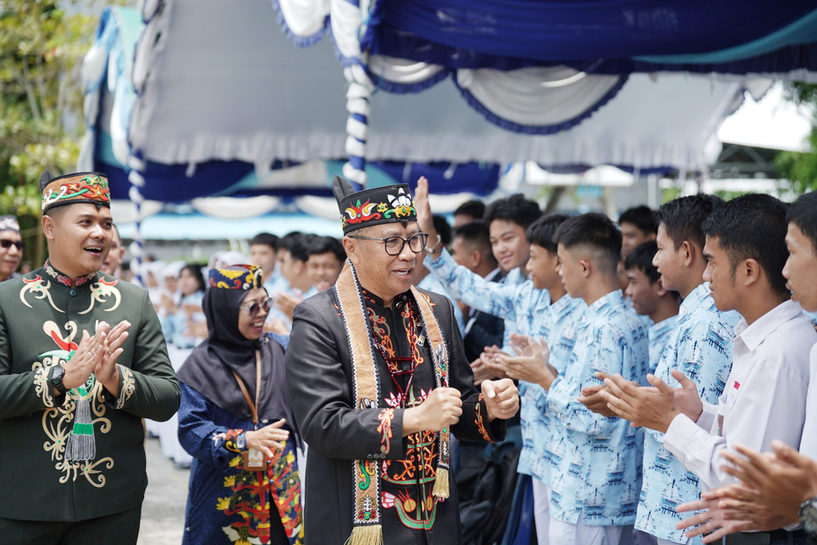 Plt. Kadisdik Muhammad Reza Prabowo Dampingi Plt. Sekda Kalteng Kunjungi SMAN 2 Kuala Kapuas