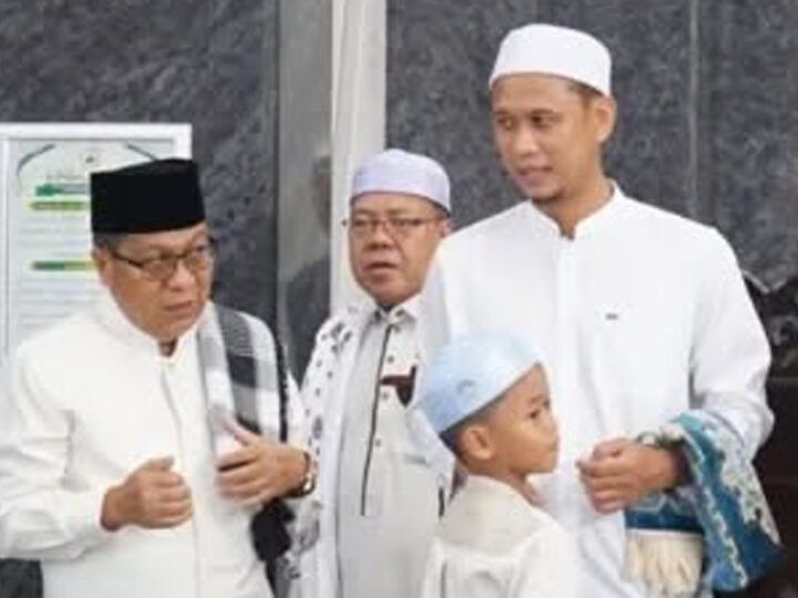 Ketua DPRD H. Subandi Laksanaan Shalat Idul Adha di Masjid Kubah Kecubung Darurrahman