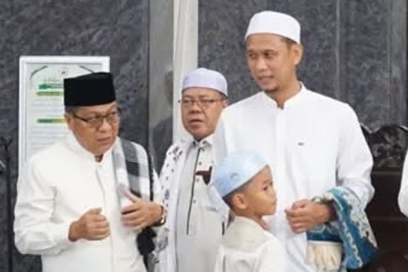 Ketua DPRD H. Subandi Laksanaan Shalat Idul Adha di Masjid Kubah Kecubung Darurrahman