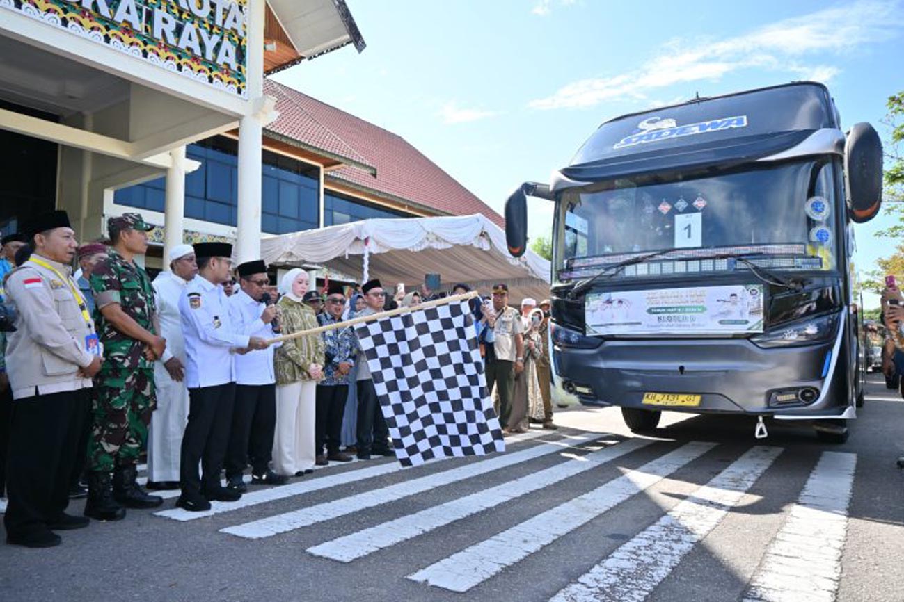 Ketua DPRD Kota Palangka Raya Hadiri Pelepasan Keberangkatan CJH